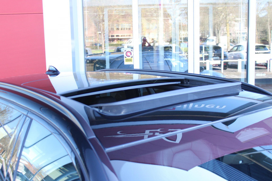 BMW 5 Serie Touring 530e 292PK xDrive M-SPORT BUSINESS EDITION PLUS | PANORAMA SCHUIF/KANTEL DAK | HARMAN KARDON AUDIO SYSTEM | LEDEREN BEKLEDING DAKOTA SCHWARZ | COMFORT ACCESS | HEAD UP DISPLAY | ZONNESCHERM ZIJRUITEN | ADAPTIEVE LED KOPLAMPEN | DRIVING ASSISTANT PROFESSIONAL MET O.A. ADAPTIVE CRUISE CONTROL EN DODEHOEK DETECTIE | ACHTERUITRIJ CAMERA | PARKEERSENSOREN VOOR + ACHTER | DRAADLOZE APPLE CARPLAY/ANDROID AUTO | NAVIGATIE | SFEER VERLICHTING | DRAADLOZE TELEFOONLADER | ELEKTRISCH BEDIENBARE VOORSTOELEN |