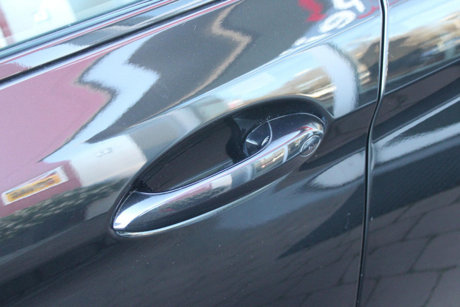 BMW 5 Serie Touring 530e 292PK xDrive M-SPORT BUSINESS EDITION PLUS | PANORAMA SCHUIF/KANTEL DAK | HARMAN KARDON AUDIO SYSTEM | LEDEREN BEKLEDING DAKOTA SCHWARZ | COMFORT ACCESS | HEAD UP DISPLAY | ZONNESCHERM ZIJRUITEN | ADAPTIEVE LED KOPLAMPEN | DRIVING ASSISTANT PROFESSIONAL MET O.A. ADAPTIVE CRUISE CONTROL EN DODEHOEK DETECTIE | ACHTERUITRIJ CAMERA | PARKEERSENSOREN VOOR + ACHTER | DRAADLOZE APPLE CARPLAY/ANDROID AUTO | NAVIGATIE | SFEER VERLICHTING | DRAADLOZE TELEFOONLADER | ELEKTRISCH BEDIENBARE VOORSTOELEN |