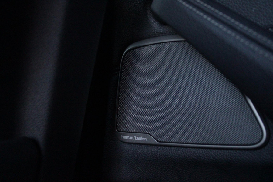 BMW 5 Serie Touring 530e 292PK xDrive M-SPORT BUSINESS EDITION PLUS | PANORAMA SCHUIF/KANTEL DAK | HARMAN KARDON AUDIO SYSTEM | LEDEREN BEKLEDING DAKOTA SCHWARZ | COMFORT ACCESS | HEAD UP DISPLAY | ZONNESCHERM ZIJRUITEN | ADAPTIEVE LED KOPLAMPEN | DRIVING ASSISTANT PROFESSIONAL MET O.A. ADAPTIVE CRUISE CONTROL EN DODEHOEK DETECTIE | ACHTERUITRIJ CAMERA | PARKEERSENSOREN VOOR + ACHTER | DRAADLOZE APPLE CARPLAY/ANDROID AUTO | NAVIGATIE | SFEER VERLICHTING | DRAADLOZE TELEFOONLADER | ELEKTRISCH BEDIENBARE VOORSTOELEN |