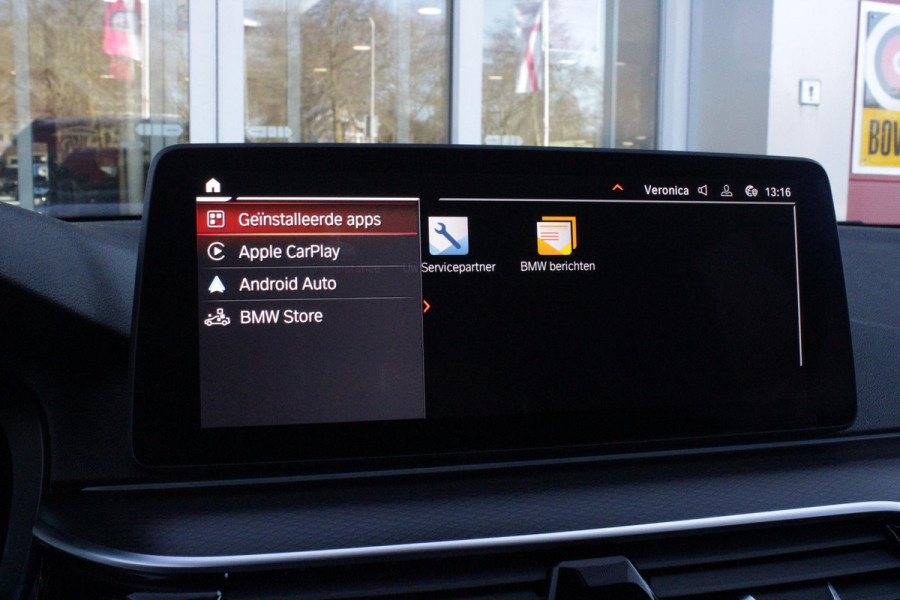 BMW 5 Serie Touring 530e 292PK xDrive M-SPORT BUSINESS EDITION PLUS | PANORAMA SCHUIF/KANTEL DAK | HARMAN KARDON AUDIO SYSTEM | LEDEREN BEKLEDING DAKOTA SCHWARZ | COMFORT ACCESS | HEAD UP DISPLAY | ZONNESCHERM ZIJRUITEN | ADAPTIEVE LED KOPLAMPEN | DRIVING ASSISTANT PROFESSIONAL MET O.A. ADAPTIVE CRUISE CONTROL EN DODEHOEK DETECTIE | ACHTERUITRIJ CAMERA | PARKEERSENSOREN VOOR + ACHTER | DRAADLOZE APPLE CARPLAY/ANDROID AUTO | NAVIGATIE | SFEER VERLICHTING | DRAADLOZE TELEFOONLADER | ELEKTRISCH BEDIENBARE VOORSTOELEN |