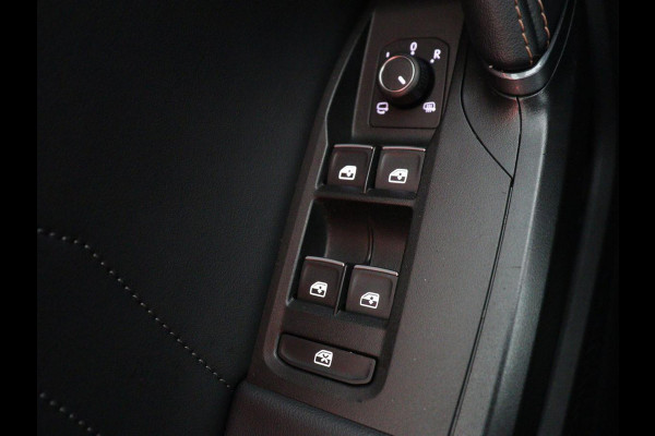 CUPRA Leon 1.4 eHybrid | SOH 90% | Carplay | Stoelverwarming | Adaptive cruise | Memory | Camera | Sfeerverlichting | Keyless | Sportstoelen | Navigatie | Full LED | Parkeerhulp | PHEV | Plug In