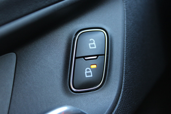 Ford Puma 1.0 EcoBoost Hybrid ST-Line X First Edition | Trekhaak | Adaptieve cruise | BLIS | Camera | Winterpack