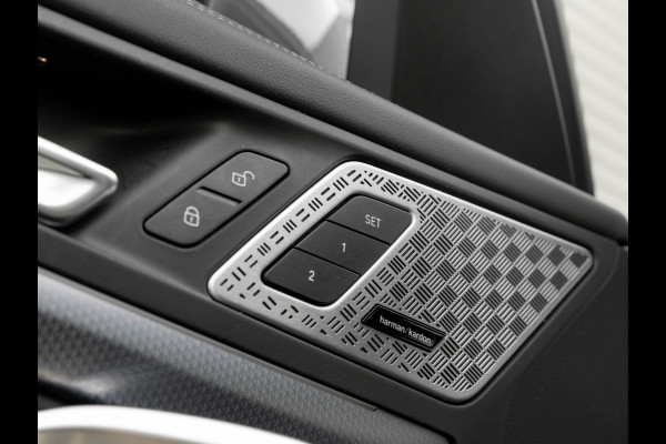 BMW X1 sDrive18i M-Sport Pro - Pano - Massage Zetel - Trekhaak - ACC