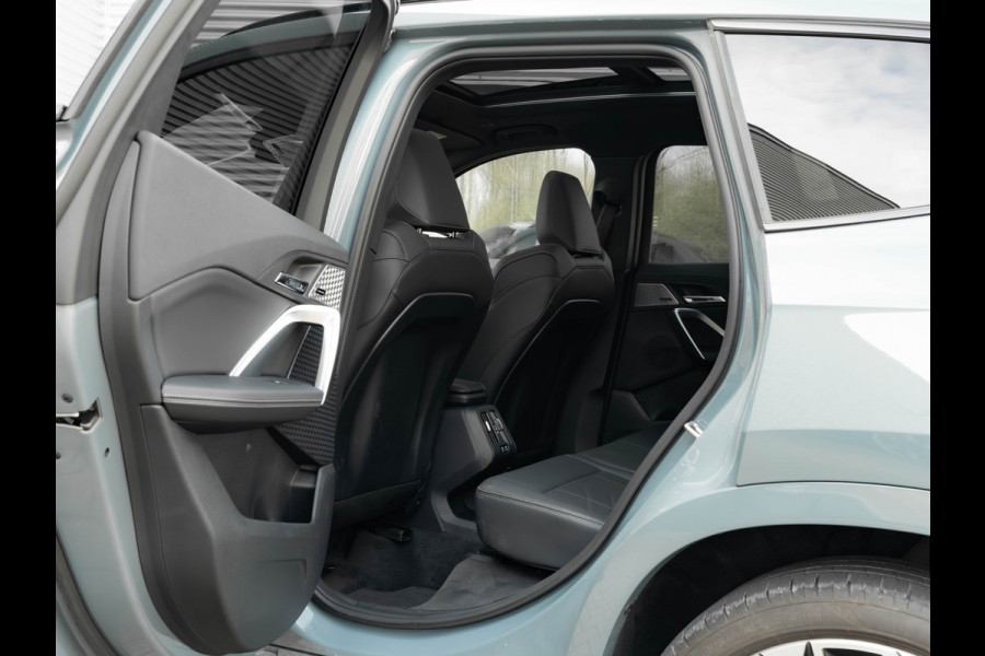 BMW X1 sDrive18i M-Sport Pro - Pano - Massage Zetel - Trekhaak - ACC