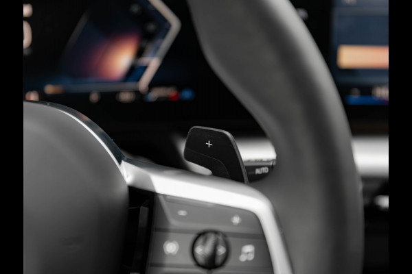 BMW X1 sDrive18i M-Sport Pro - Pano - Massage Zetel - Trekhaak - ACC