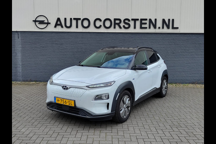 Hyundai Kona EV 64kWh 204pk SOH 100% Leer Premium Schuif-/Kanteldak Warmtepomp Head-Up Display Apple Carplay Android Navi Camera Elektr.Stoel Pdc Subwoofer Bluetooth Dodehoek detector Privacy Glas Rijstrooksensor 1e Eigenaar Origineel Nederlandse Auto Volledig Dealeronderhouden