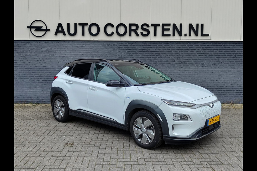 Hyundai Kona EV 64kWh 204pk SOH 100% Leer Premium Schuif-/Kanteldak Warmtepomp Head-Up Display Apple Carplay Android Navi Camera Elektr.Stoel Pdc Subwoofer Bluetooth Dodehoek detector Privacy Glas Rijstrooksensor 1e Eigenaar Origineel Nederlandse Auto Volledig Dealeronderhouden