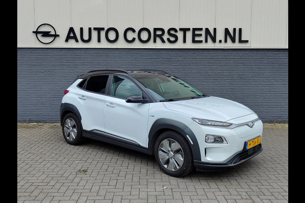 Hyundai Kona EV 64kWh 204pk SOH 100% Leer Premium Schuif-/Kanteldak Warmtepomp Head-Up Display Apple Carplay Android Navi Camera Elektr.Stoel Pdc Subwoofer Bluetooth Dodehoek detector Privacy Glas Rijstrooksensor 1e Eigenaar Origineel Nederlandse Auto Volledig Dealeronderhouden