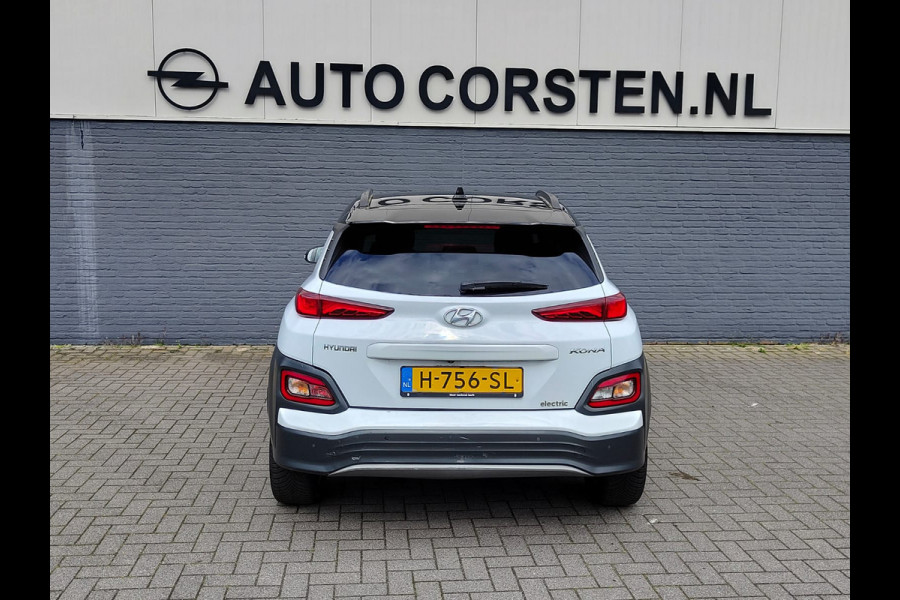 Hyundai Kona EV 64kWh 204pk SOH 100% Leer Premium Schuif-/Kanteldak Warmtepomp Head-Up Display Apple Carplay Android Navi Camera Elektr.Stoel Pdc Subwoofer Bluetooth Dodehoek detector Privacy Glas Rijstrooksensor 1e Eigenaar Origineel Nederlandse Auto Volledig Dealeronderhouden