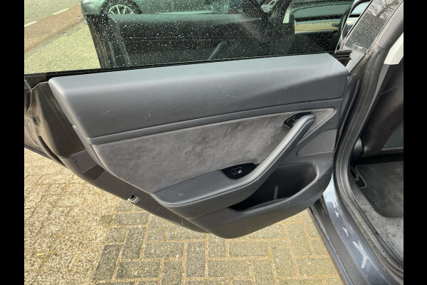 Tesla Model 3 Long Range AWD 75 kWh BLACK LINE!