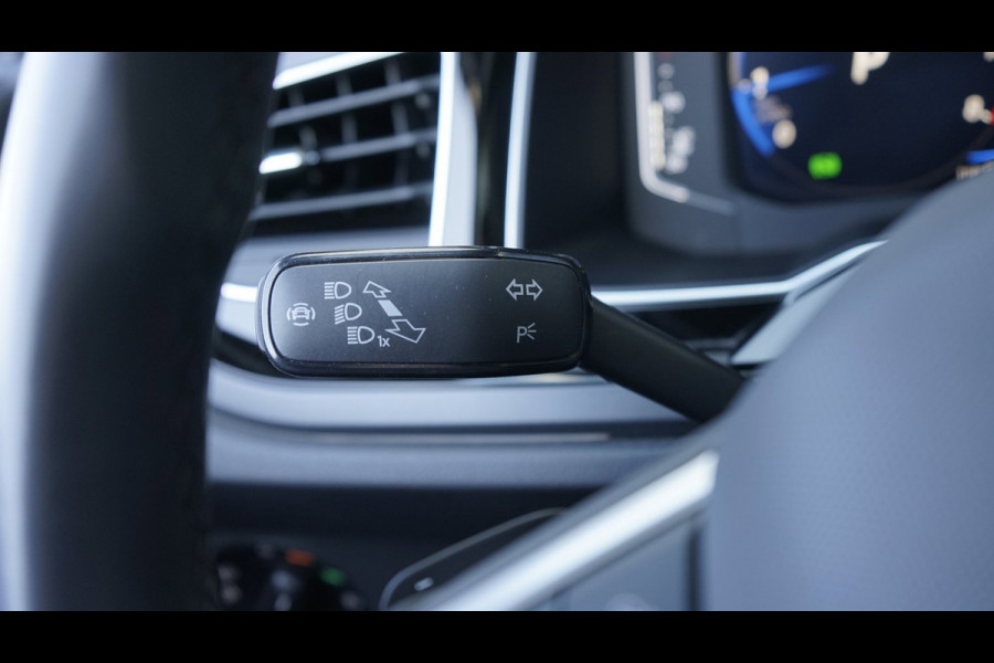 Volkswagen Taigo 1.0 TSI R-Line AUTOMAAT-ACC-CAMERA-DAB-IQ LIGHT-KEYLESS-GROOT NAVIGATIE-PANORAMA-VIRTUEEL