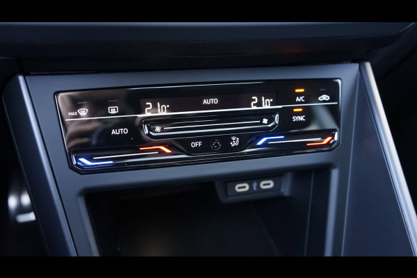Volkswagen Taigo 1.0 TSI R-Line AUTOMAAT-ACC-CAMERA-DAB-IQ LIGHT-KEYLESS-GROOT NAVIGATIE-PANORAMA-VIRTUEEL
