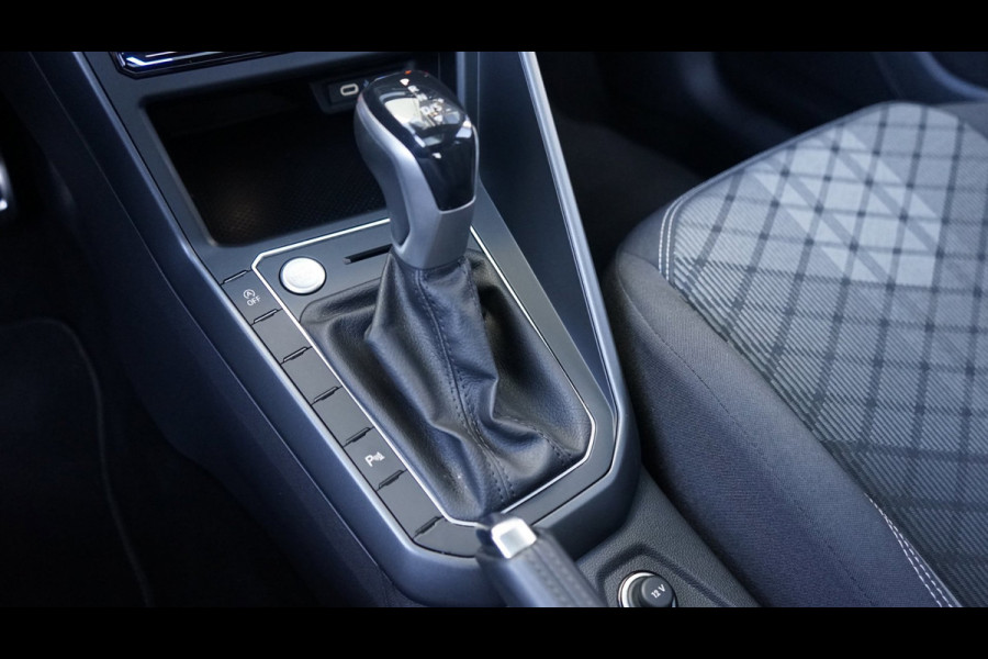 Volkswagen Taigo 1.0 TSI R-Line AUTOMAAT-ACC-CAMERA-DAB-IQ LIGHT-KEYLESS-GROOT NAVIGATIE-PANORAMA-VIRTUEEL