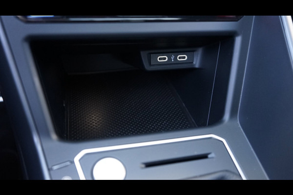 Volkswagen Taigo 1.0 TSI R-Line AUTOMAAT-ACC-CAMERA-DAB-IQ LIGHT-KEYLESS-GROOT NAVIGATIE-PANORAMA-VIRTUEEL