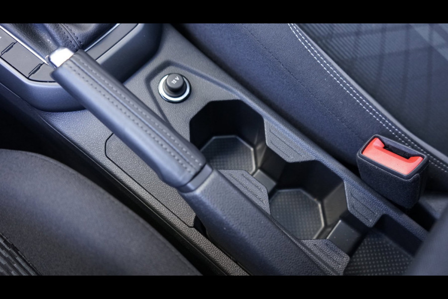 Volkswagen Taigo 1.0 TSI R-Line AUTOMAAT-ACC-CAMERA-DAB-IQ LIGHT-KEYLESS-GROOT NAVIGATIE-PANORAMA-VIRTUEEL