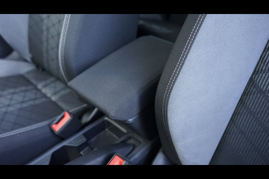 Volkswagen Taigo 1.0 TSI R-Line AUTOMAAT-ACC-CAMERA-DAB-IQ LIGHT-KEYLESS-GROOT NAVIGATIE-PANORAMA-VIRTUEEL