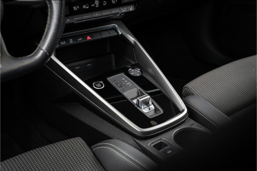 Audi A3 Sportback 45 TFSI e S edition Competition - 2x S-Line l Black-Line l Daytona grijs