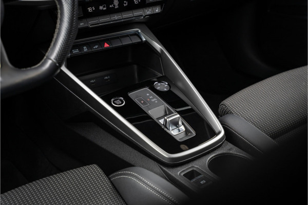 Audi A3 Sportback 45 TFSI e S edition Competition - 2x S-Line l Black-Line l Daytona grijs