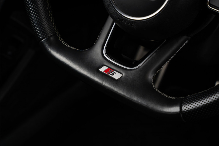 Audi A3 Sportback 45 TFSI e S edition Competition - 2x S-Line l Black-Line l Daytona grijs