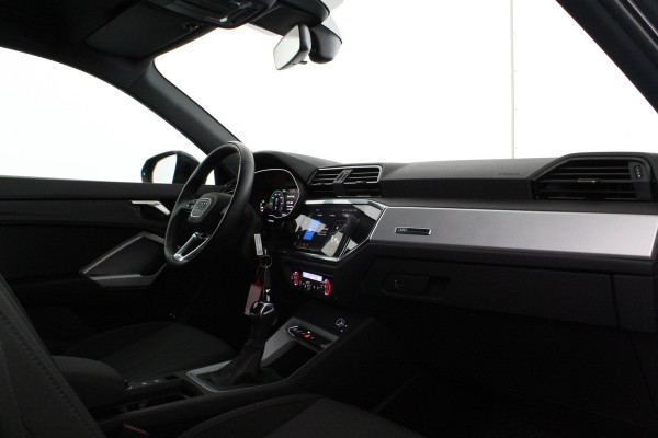 Audi Q3 45 TFSI e S line > 245pk/Trekhaak/Daytona Gray/19 inch