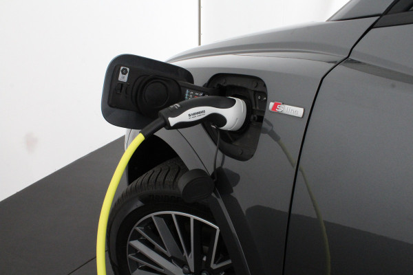 Audi Q3 45 TFSI e S line > 245pk/Trekhaak/Daytona Gray/19 inch