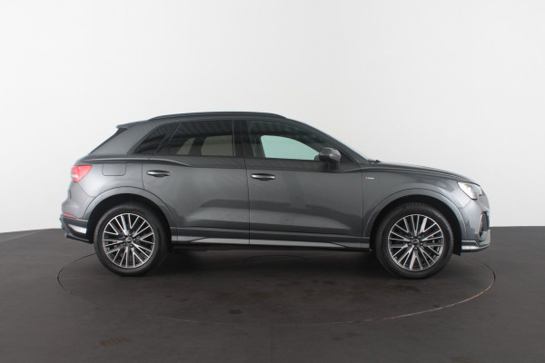 Audi Q3 45 TFSI e S line > 245pk/Trekhaak/Daytona Gray/19 inch