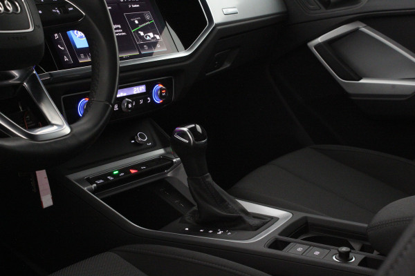 Audi Q3 45 TFSI e S line > 245pk/Trekhaak/Daytona Gray/19 inch