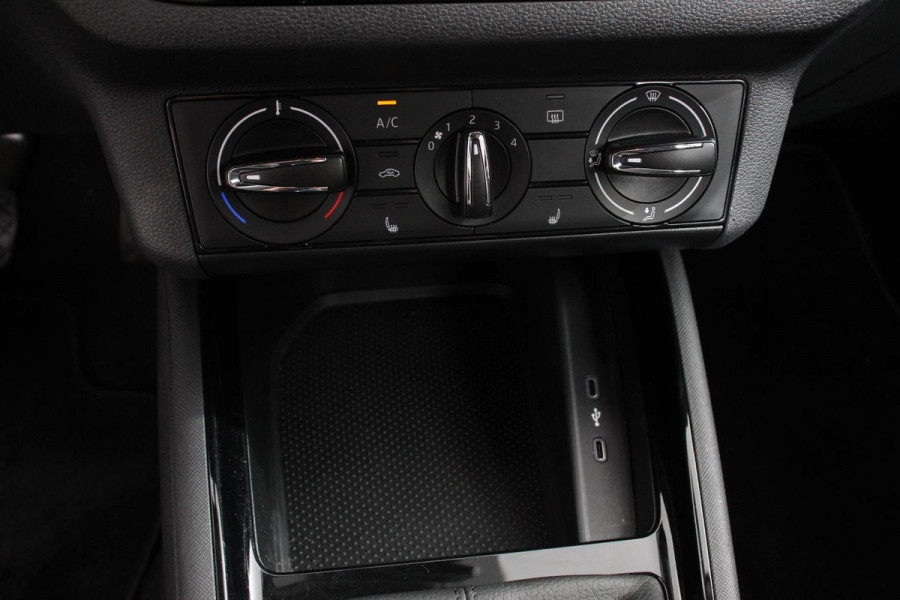 Škoda Kamiq 1.0 TSI 116pk Ambition | Navigatie | Smart link/Apple Carplay/Android auto | Led Verlichting | Airco | Stoelverwarming | PDC Achter