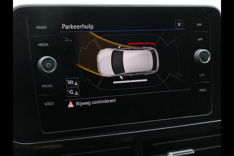 Volkswagen T-Roc 1.5 TSI 150pk DSG R-Line | Navigatie | Apple Carplay/Android Auto | Parkeersensoren | Camera | Adaptive Cruise Control | Elektrische achterklep | Stoel- en stuurverwarming | Climate Control | Ledverlichting | Virtual Cockpit