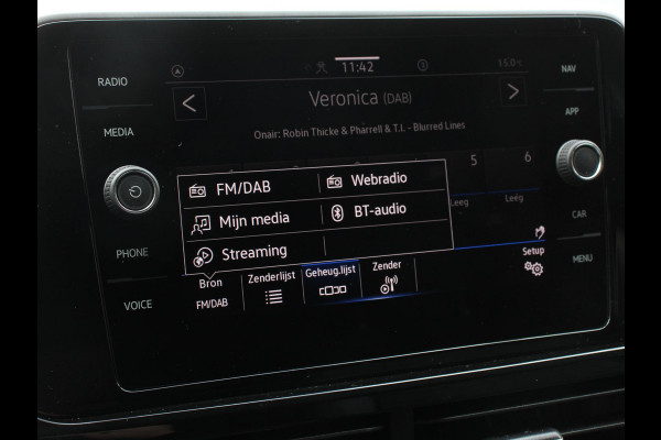 Volkswagen T-Roc 1.5 TSI 150pk DSG R-Line | Navigatie | Apple Carplay/Android Auto | Parkeersensoren | Camera | Adaptive Cruise Control | Elektrische achterklep | Stoel- en stuurverwarming | Climate Control | Ledverlichting | Virtual Cockpit