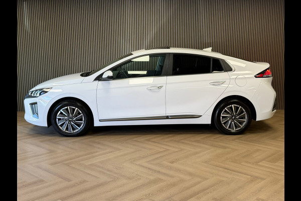 Hyundai IONIQ STYLE EV 38 kWh SOH 93,4% AUT SCHUIFDAK STOEL/ STUURVERWARMING CAMERA NAVIGATIE APPLE CARPLAY CRUISE PDC AIRCO