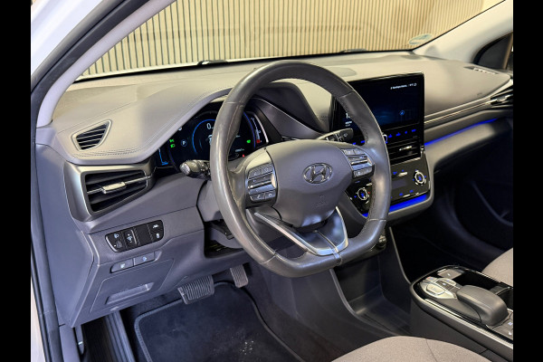 Hyundai IONIQ STYLE EV 38 kWh SOH 93,4% AUT SCHUIFDAK STOEL/ STUURVERWARMING CAMERA NAVIGATIE APPLE CARPLAY CRUISE PDC AIRCO