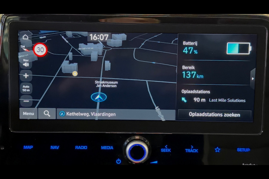 Hyundai IONIQ STYLE EV 38 kWh SOH 93,4% AUT SCHUIFDAK STOEL/ STUURVERWARMING CAMERA NAVIGATIE APPLE CARPLAY CRUISE PDC AIRCO