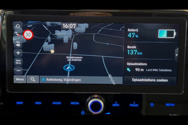 Hyundai IONIQ STYLE EV 38 kWh SOH 93,4% AUT SCHUIFDAK STOEL/ STUURVERWARMING CAMERA NAVIGATIE APPLE CARPLAY CRUISE PDC AIRCO