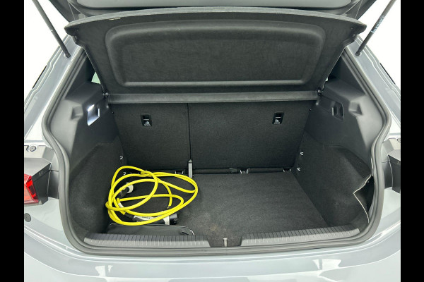 CUPRA Born Business 62 kWh Auto. Navigatie Apple Carplay/ Android Auto Camera Parkeersensoren Adaptive Cruise Control Stoel- en stuurverwarming Full Led Climate Control Lichtmetalen velgen