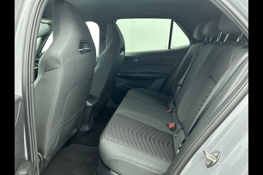 CUPRA Born Business 62 kWh Auto. Navigatie Apple Carplay/ Android Auto Camera Parkeersensoren Adaptive Cruise Control Stoel- en stuurverwarming Full Led Climate Control Lichtmetalen velgen