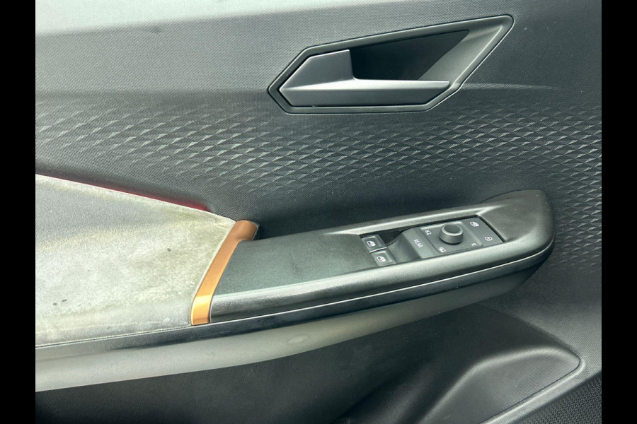 CUPRA Born Business 62 kWh Auto. Navigatie Apple Carplay/ Android Auto Camera Parkeersensoren Adaptive Cruise Control Stoel- en stuurverwarming Full Led Climate Control Lichtmetalen velgen