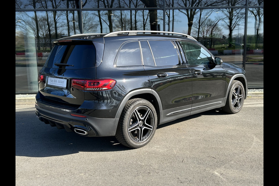 Mercedes-Benz Glb 180 AMG // Nightpakket // Sfeerverlichting // 19" AMG Velgen // Camera // Elek. Achterklep