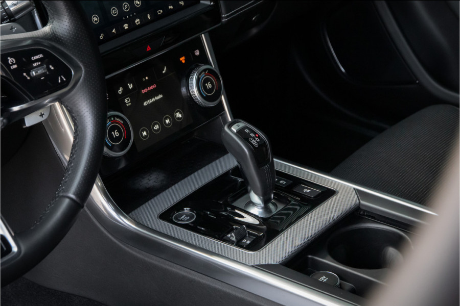 Jaguar XE P300 AWD R-Dynamic HSE Full options