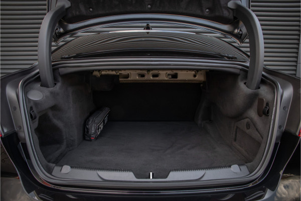 Jaguar XE P300 AWD R-Dynamic HSE Full options