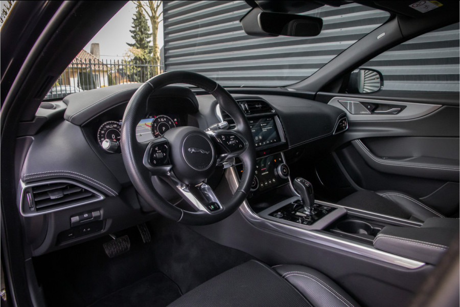 Jaguar XE P300 AWD R-Dynamic HSE Full options