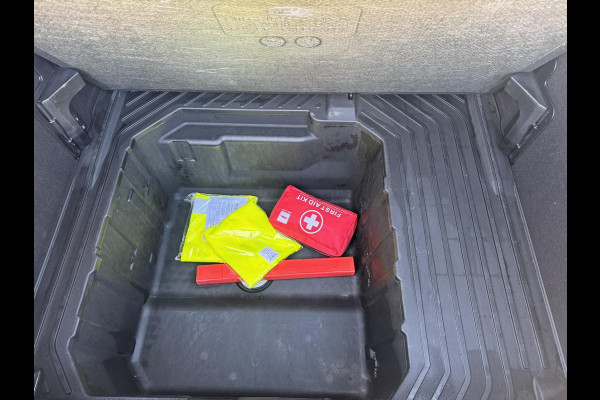 Ford Puma 1.0 EcoBoost Hybrid Titanium | 125pk | Parkeersensoren Achter | Nederlandse auto | LED Koplampen