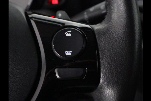 Toyota Aygo 1.0 VVT-i X-Play Bi-Tone Automaat | Apple Carplay & AndroidAUTO | Camera | 1e eigenaar | Privacy Glass |