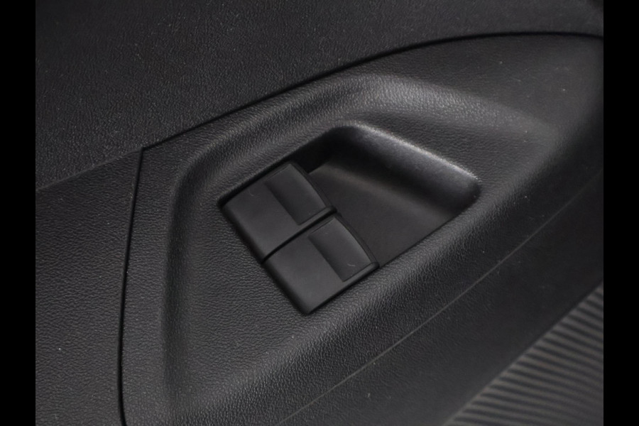 Toyota Aygo 1.0 VVT-i X-Play Bi-Tone Automaat | Apple Carplay & AndroidAUTO | Camera | 1e eigenaar | Privacy Glass |