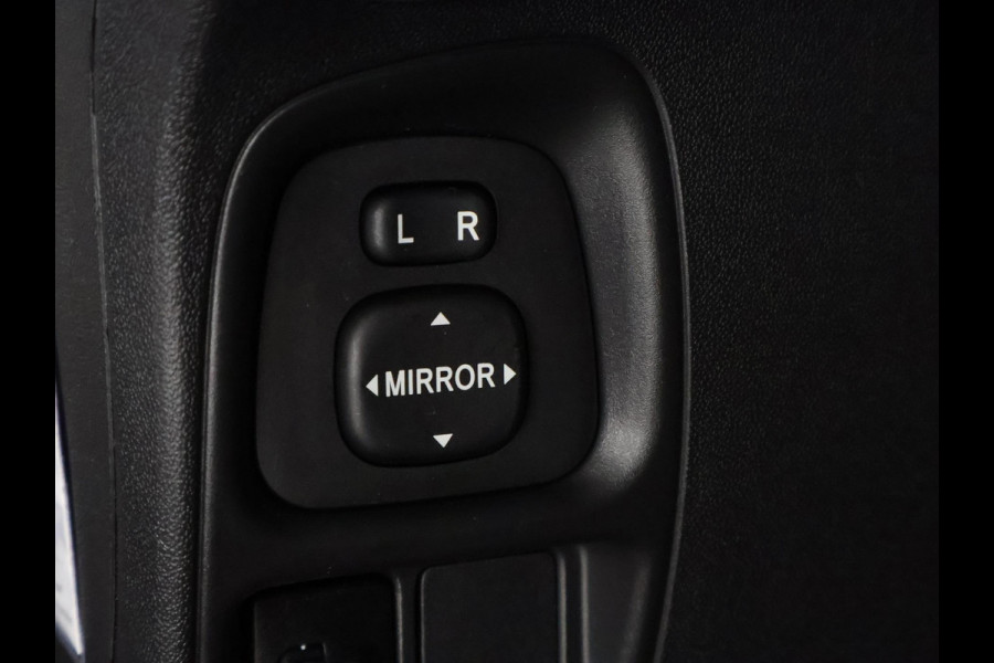 Toyota Aygo 1.0 VVT-i X-Play Bi-Tone Automaat | Apple Carplay & AndroidAUTO | Camera | 1e eigenaar | Privacy Glass |