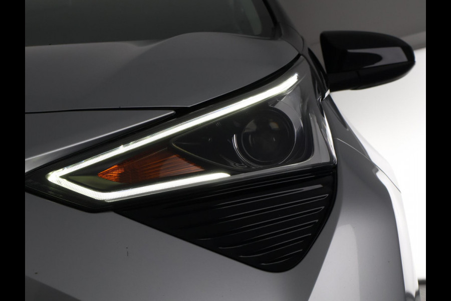 Toyota Aygo 1.0 VVT-i X-Play Bi-Tone Automaat | Apple Carplay & AndroidAUTO | Camera | 1e eigenaar | Privacy Glass |