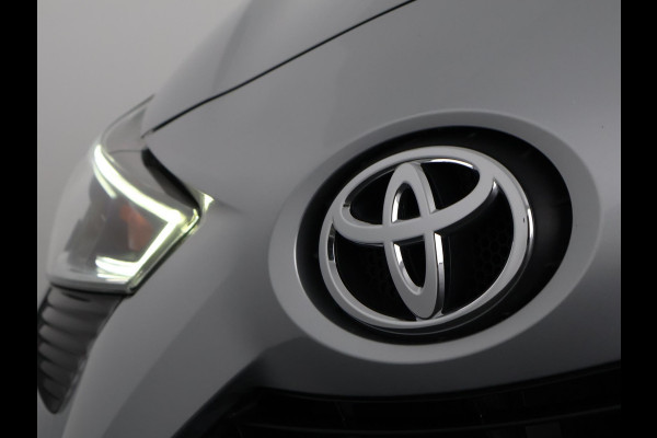 Toyota Aygo 1.0 VVT-i X-Play Bi-Tone Automaat | Apple Carplay & AndroidAUTO | Camera | 1e eigenaar | Privacy Glass |