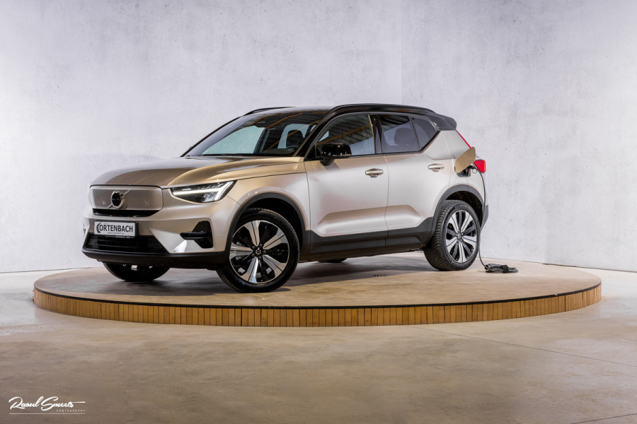 Volvo XC40 Recharge Plus 70 kWh | Zwenkbare trekhaak | Adaptieve cruise | Blis | 19 Inch | Full Led |