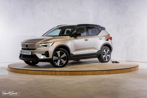 Volvo XC40 Recharge Plus 70 kWh | Zwenkbare trekhaak | Adaptieve cruise | Blis | 19 Inch | Full Led |
