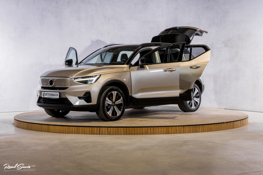 Volvo XC40 Recharge Plus 70 kWh | Zwenkbare trekhaak | Adaptieve cruise | Blis | 19 Inch | Full Led |